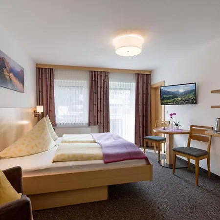 Gaestehaus Roland アパートホテル キルヒベルク・イン・チロル