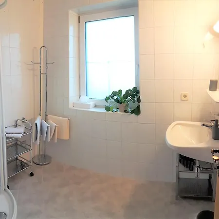 Gaestehaus Roland شقة فندقية *